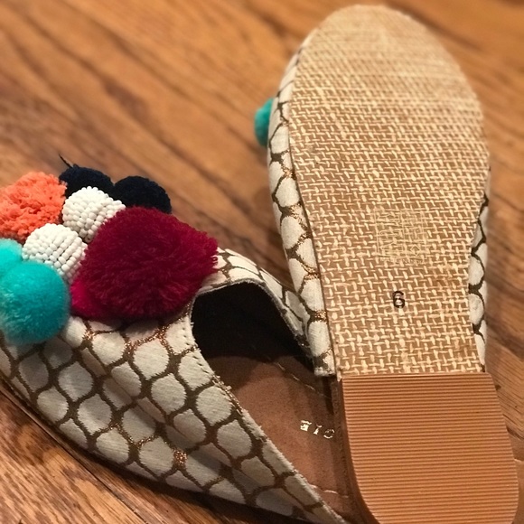 anthropologie pom pom slippers
